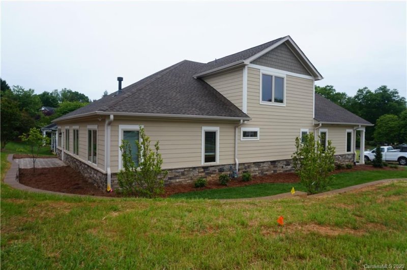 Property image 2 at 1012 The Glen Street, Statesville, NC 28677