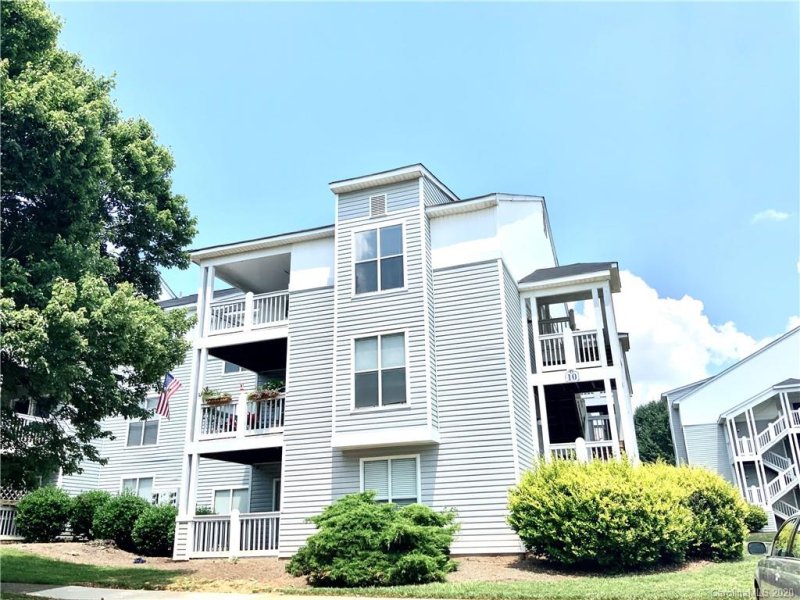 Property image 3 at 10 Hamiltons Bay Court, Lake Wylie, SC 29710