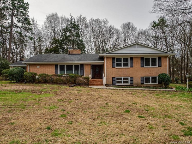 6200 Cedar Croft Drive