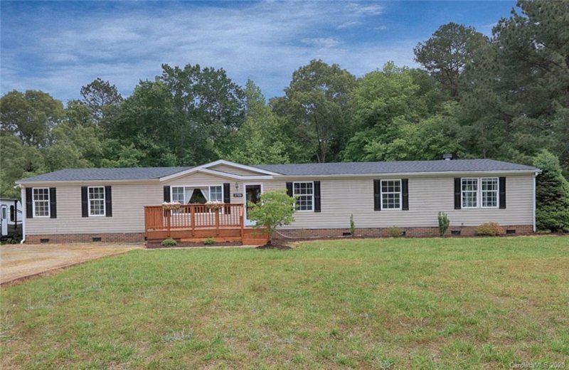Property image 3 at 2788 Burnt Leaf Lane, Newton, NC 28658