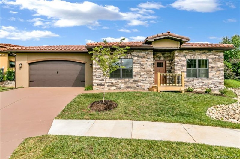 Property image 2 at 6 Verano Court, Asheville, NC 28806