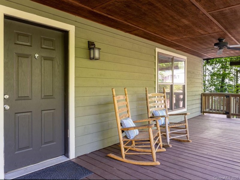 Property image 5 at 2 Coneflower Court, Black Mountain, NC 28711