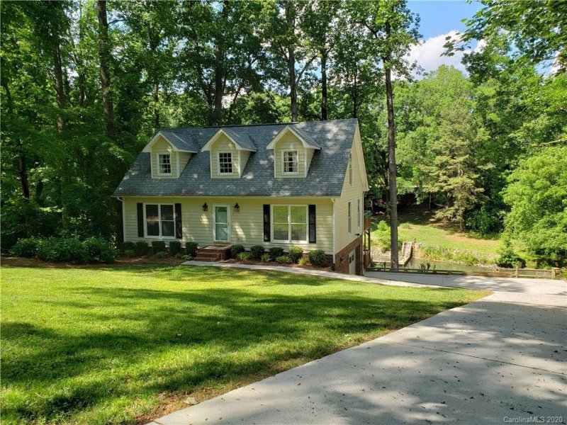 Property image 3 at 129 Crystal Circle, Mooresville, NC 28117