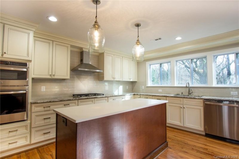 Property image 5 at 1111 Greentree Drive, Charlotte, NC 28211