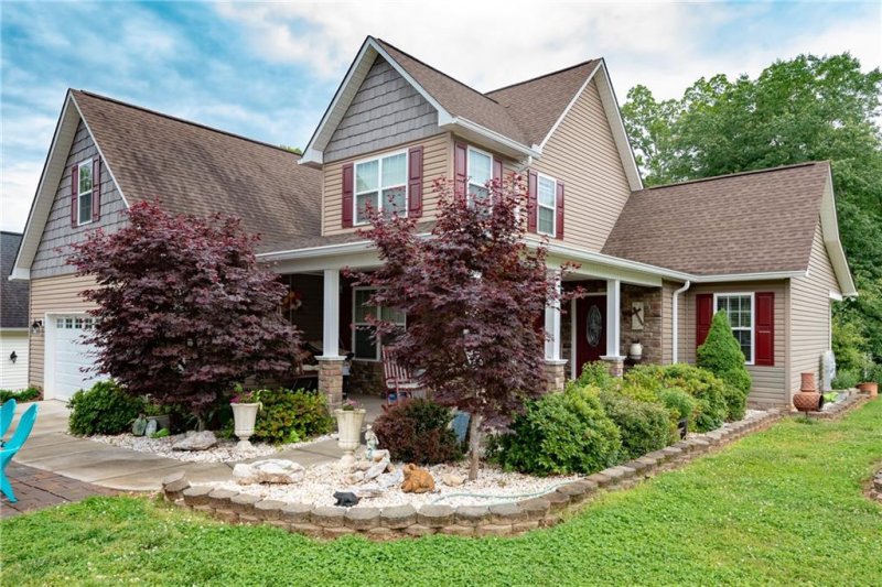 Property image 3 at 5128 Orchard Park Drive, Hickory, NC 28602