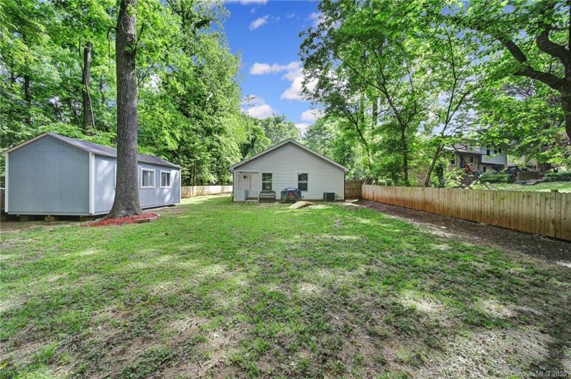 Property image 4 at 519 Fallingswood Court, Charlotte, NC 28217
