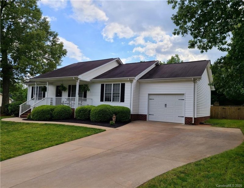 Property image 2 at 612 Beavers Cove Lane, Concord, NC 28027