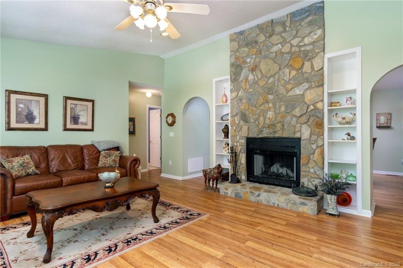 Property image 4 at 104 Lone Eagle Lane, Hendersonville, NC 28739