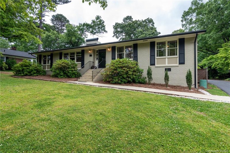 Property image 2 at 1039 6th Avenue, Hickory, NC 28601