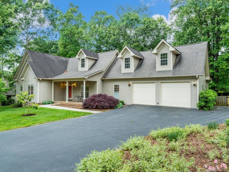 Property image 2 at 24 Helen Holcombe Way, Candler, NC 28715