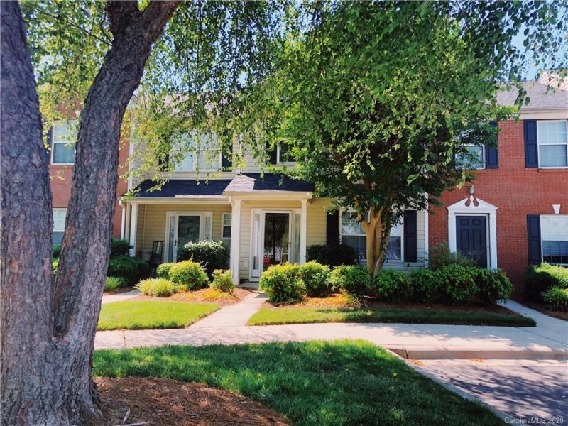 7483 Bluff Point Lane