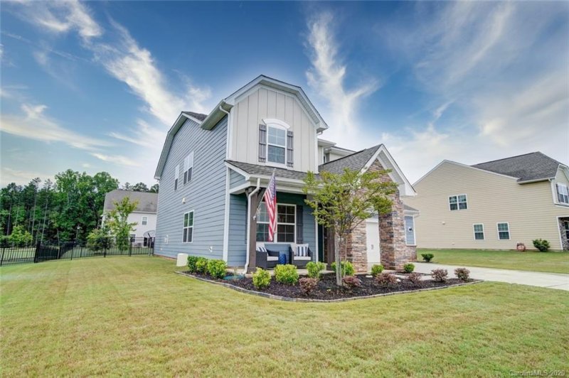 Property image 2 at 8107 Belfort Forest Lane, Huntersville, NC 28078