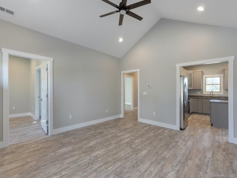 Property image 3 at 19 Middle Street, Hendersonville, NC 28792