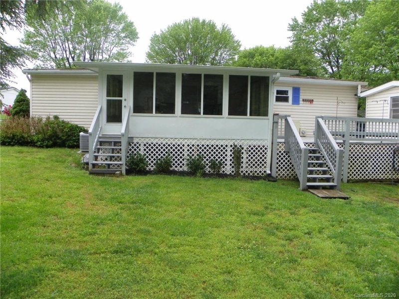 Property image 3 at 224 Cranbrook Circle, Hendersonville, NC 28792