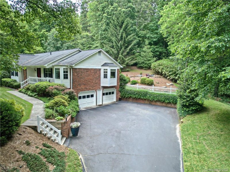 Property image 2 at 311 Derby Lane, Hendersonville, NC 28739