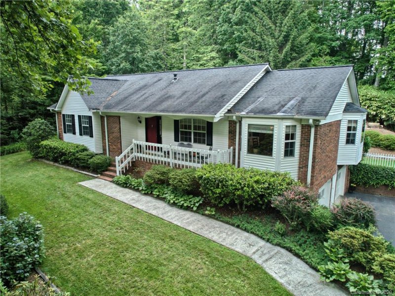 Property image 3 at 311 Derby Lane, Hendersonville, NC 28739