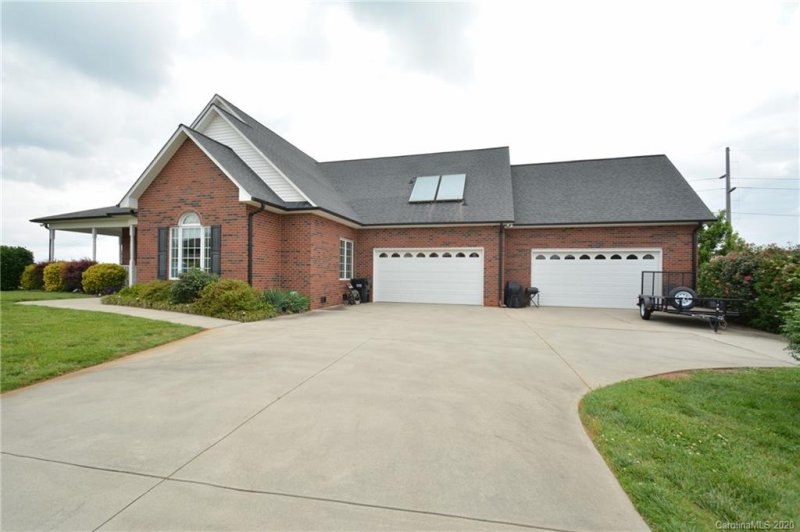 Property image 2 at 2198 Carriage Lane, Lincolnton, NC 28092