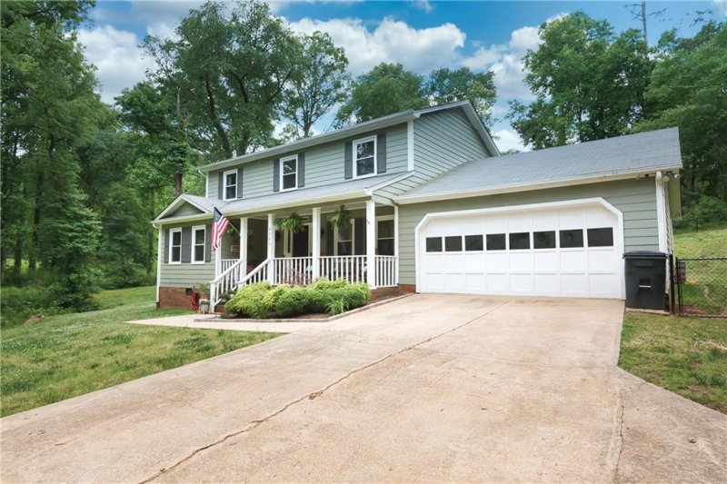 Property image 3 at 6101 Gold Creek Estate Drive, Hickory, NC 28601