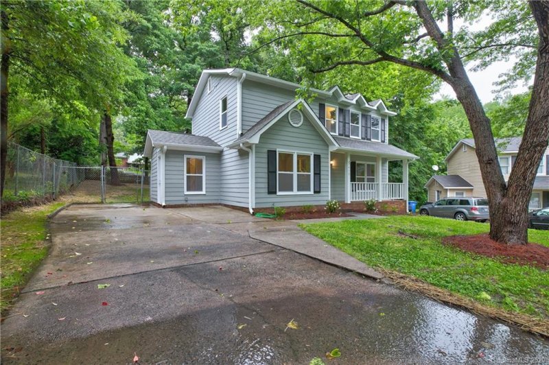 Property image 3 at 7413 Lockmont Drive, Charlotte, NC 28212