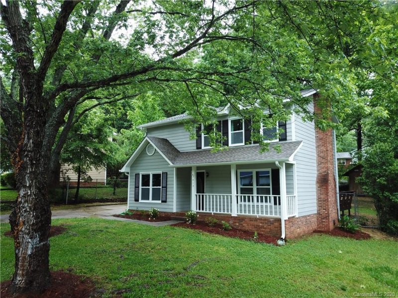 Property image 5 at 7413 Lockmont Drive, Charlotte, NC 28212