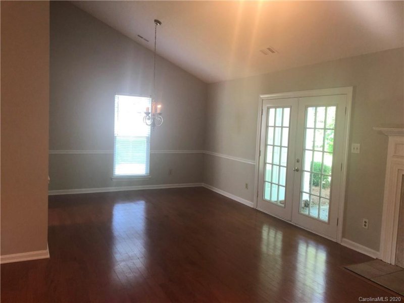 Property image 3 at 10527 Queensmead Circle, Charlotte, NC 28273