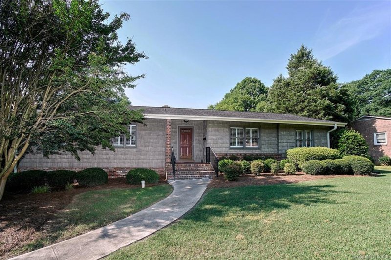 Property image 2 at 212 Walnut Avenue, Mount Holly, NC 28120