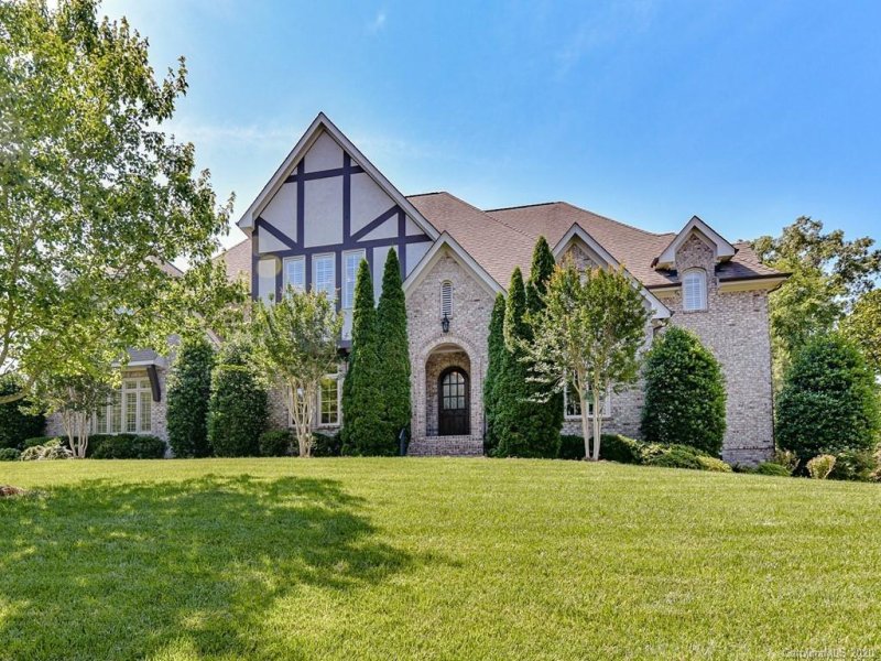 2225 Garden View Lane