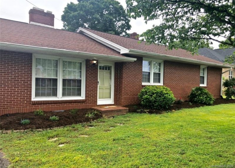 Property image 2 at 2815 20th Street Lane, Hickory, NC 28601