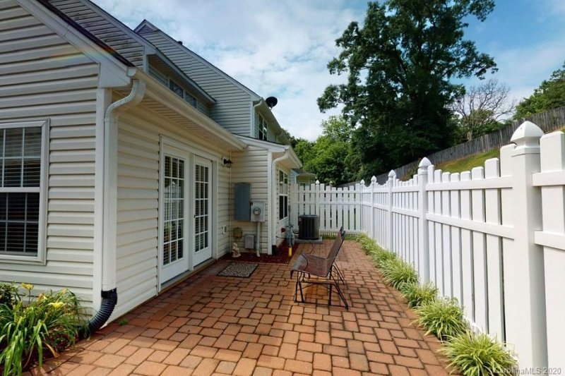 Property image 4 at 302 Valley Brook Lane, Concord, NC 28025