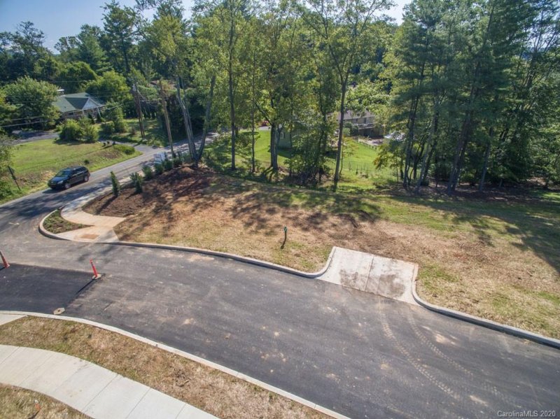 Property image 2 at 4 Malvern Walk, Asheville, NC 28806