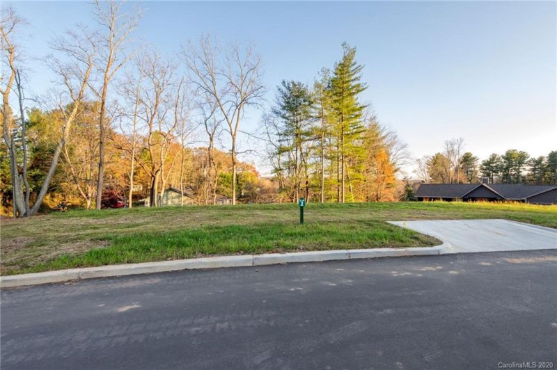 Property image 3 at 4 Malvern Walk, Asheville, NC 28806