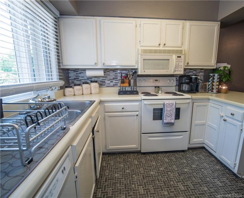 Property image 4 at 540 Britton Creek Drive, Hendersonville, NC 28791