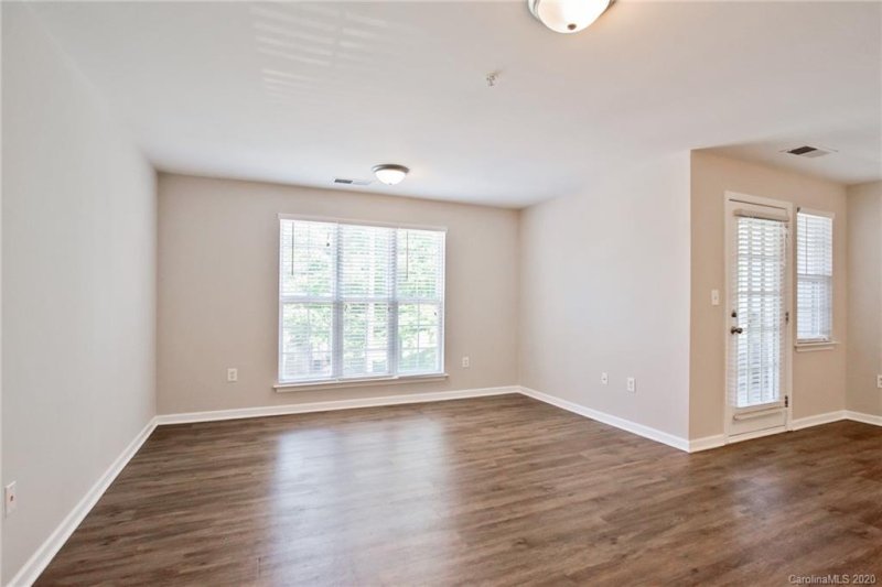 Property image 5 at 9810 Campus Walk Lane, Charlotte, NC 28262