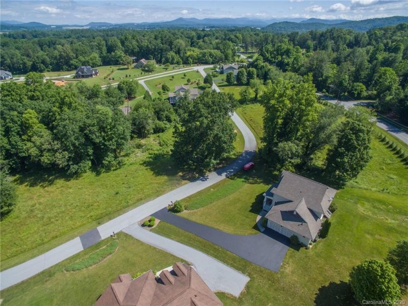 Property image 3 at 139 Almond Branch Drive, Hendersonville, NC 28791