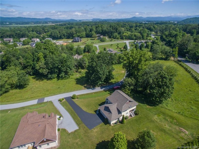 Property image 4 at 139 Almond Branch Drive, Hendersonville, NC 28791