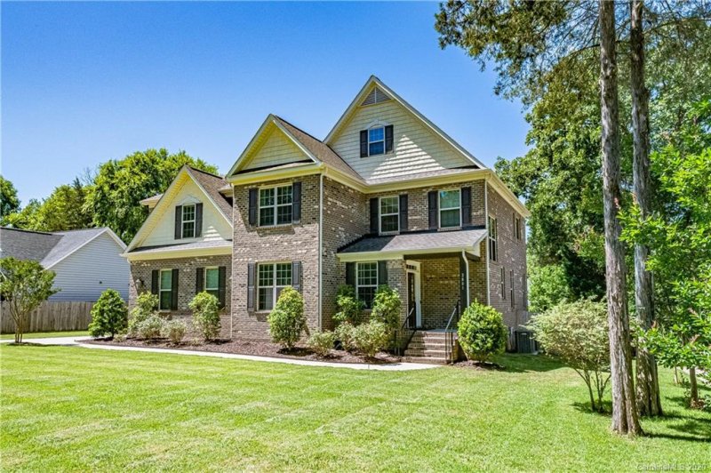 Property image 2 at 2801 Springs Drive, Charlotte, NC 28226