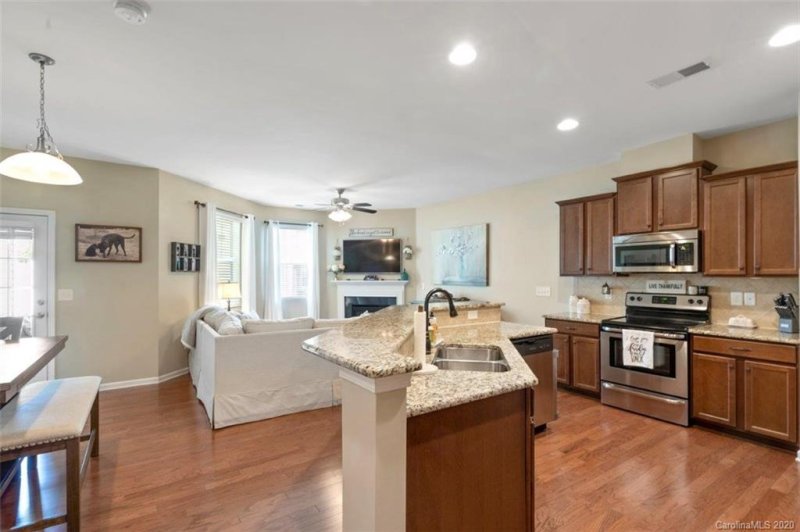 Property image 3 at 7034 Woodsbay Lane, Rock Hill, SC 29732