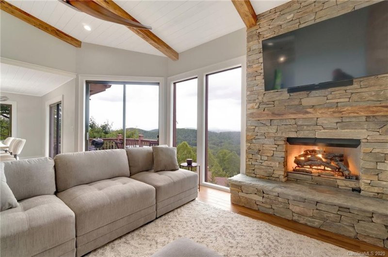 Property image 2 at 165 Country Ridge Road, Hendersonville, NC 28739