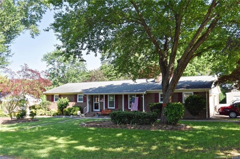 Property image 2 at 210 Crestview Drive, Lincolnton, NC 28092