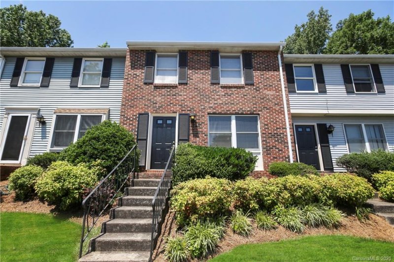 9456 Lexington Circle