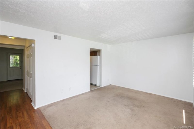 Property image 4 at 9456 Lexington Circle, Charlotte, NC 28213