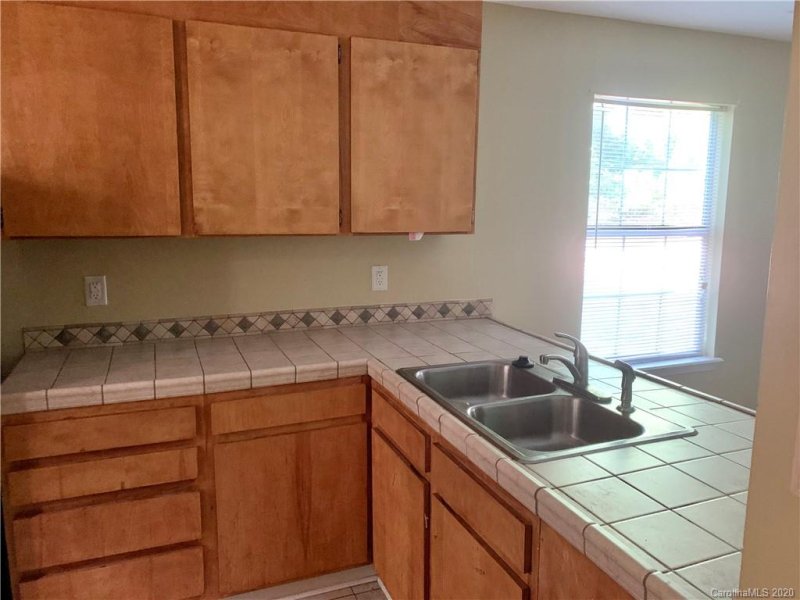 Property image 4 at 3953 Briarhill Drive, Charlotte, NC 28215