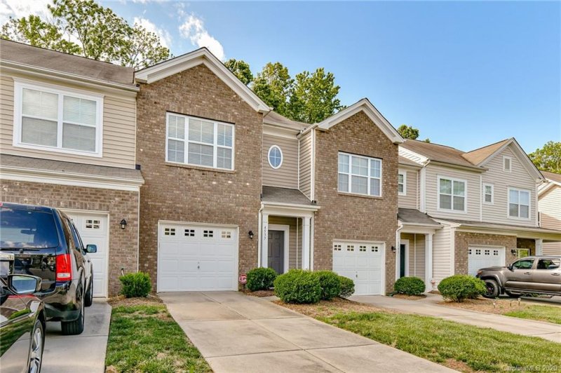 Property image 2 at 4537 Craigmoss Lane, Charlotte, NC 28278