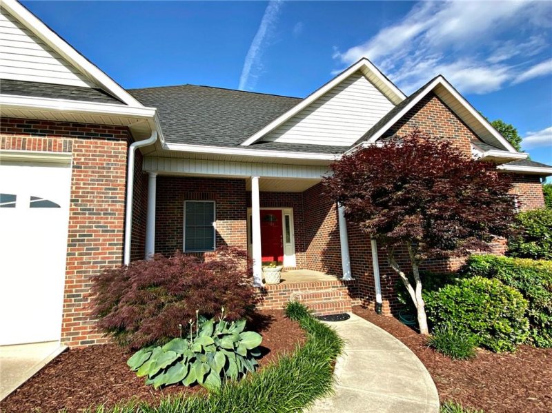 Property image 2 at 2581 Rolling Ridge Drive, Hickory, NC 28602