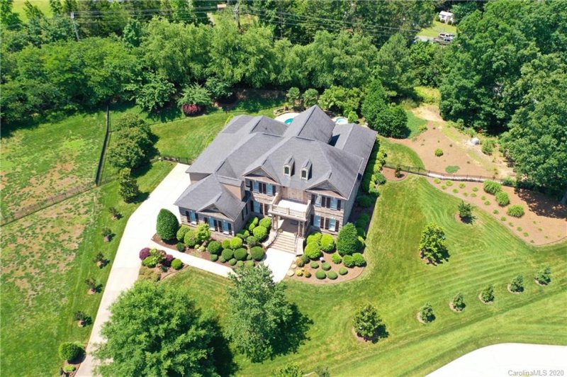 Property image 2 at 4004 Quintessa Court, Matthews, NC 28104