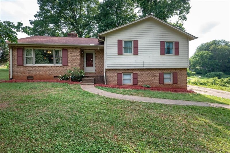 Property image 2 at 1653 Magnum Road, Hickory, NC 28602