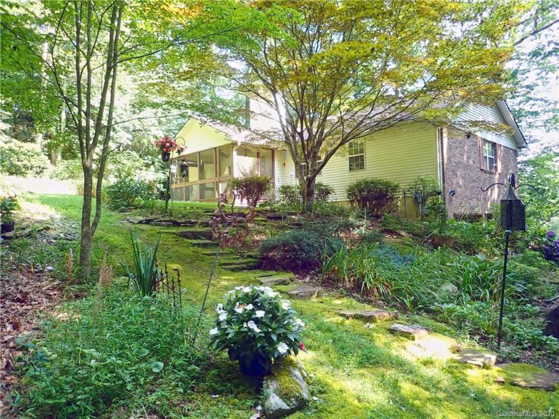 Property image 4 at 424 Hunters Glen Lane, Hendersonville, NC 28739