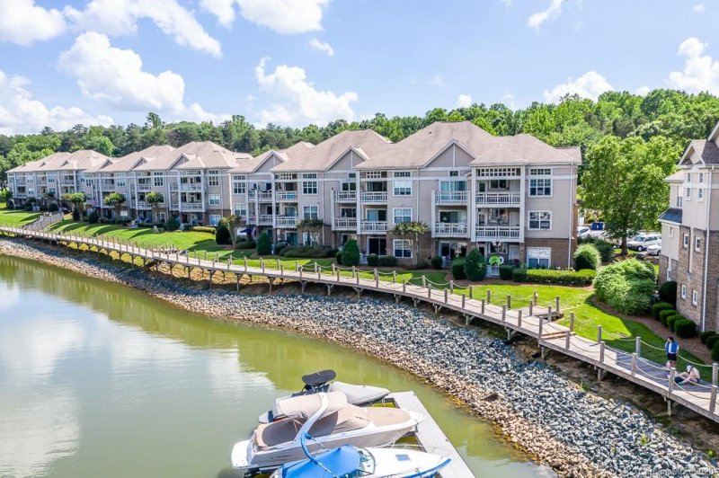 Property image 2 at 103 Pier 33 Drive, Mooresville, NC 28117