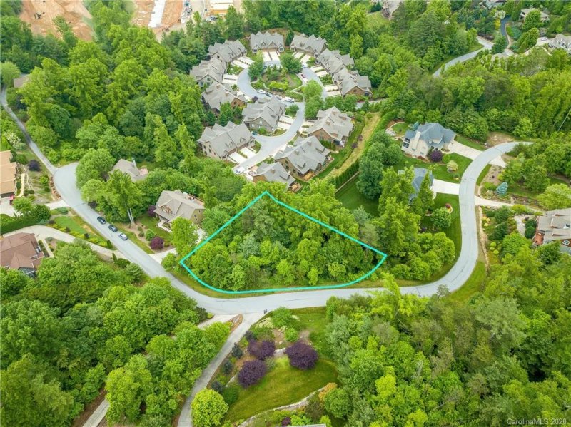 Property image 4 at 93 Village Pointe Lane, Asheville, NC 28803