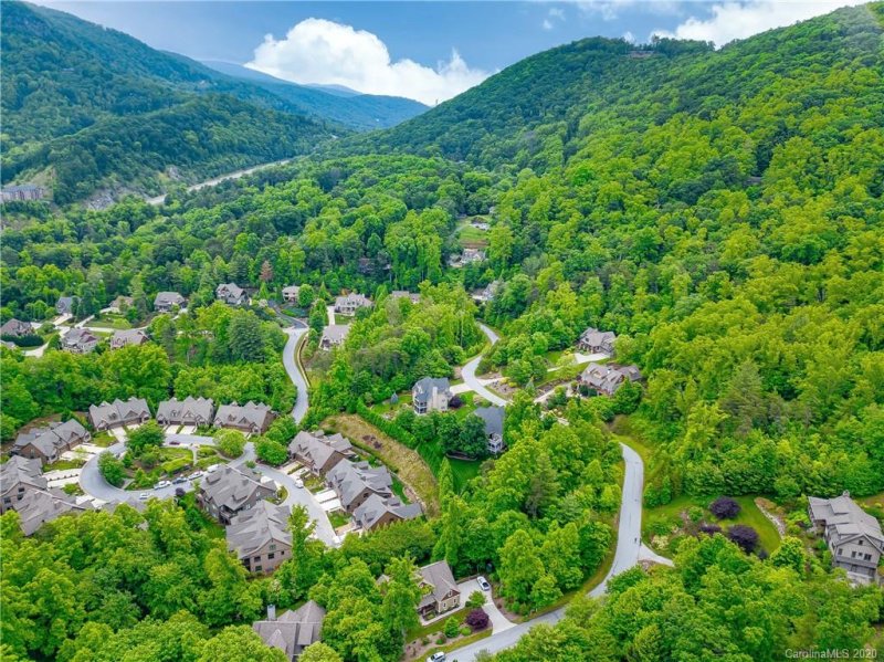 Property image 5 at 93 Village Pointe Lane, Asheville, NC 28803